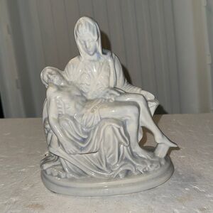 Vintage Michelangelo reproduction of “La Pieta” sculpture of Mary and Jesus